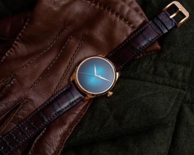 H. Moser & Cie | Endeavour Centre Seconds Concept Blue Lagoon